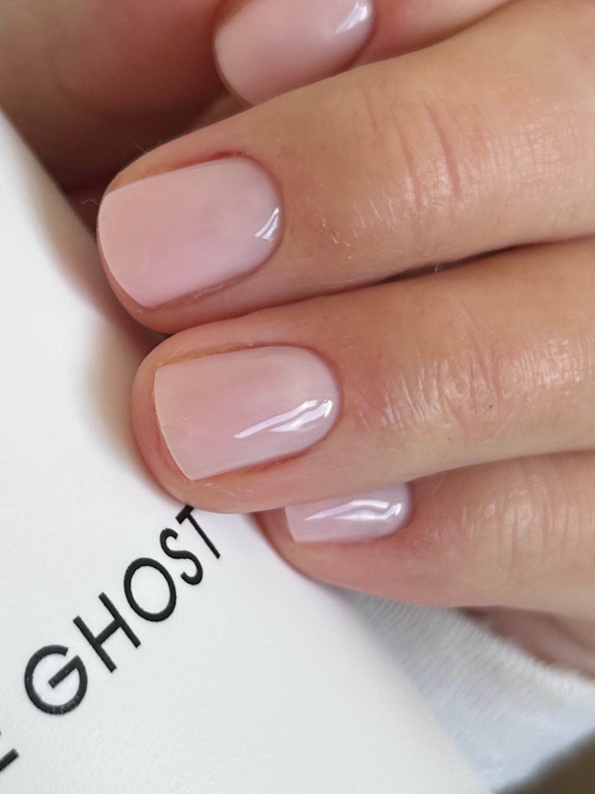 Короткие ногти снова в моде — и выглядят аккуратнее длинных