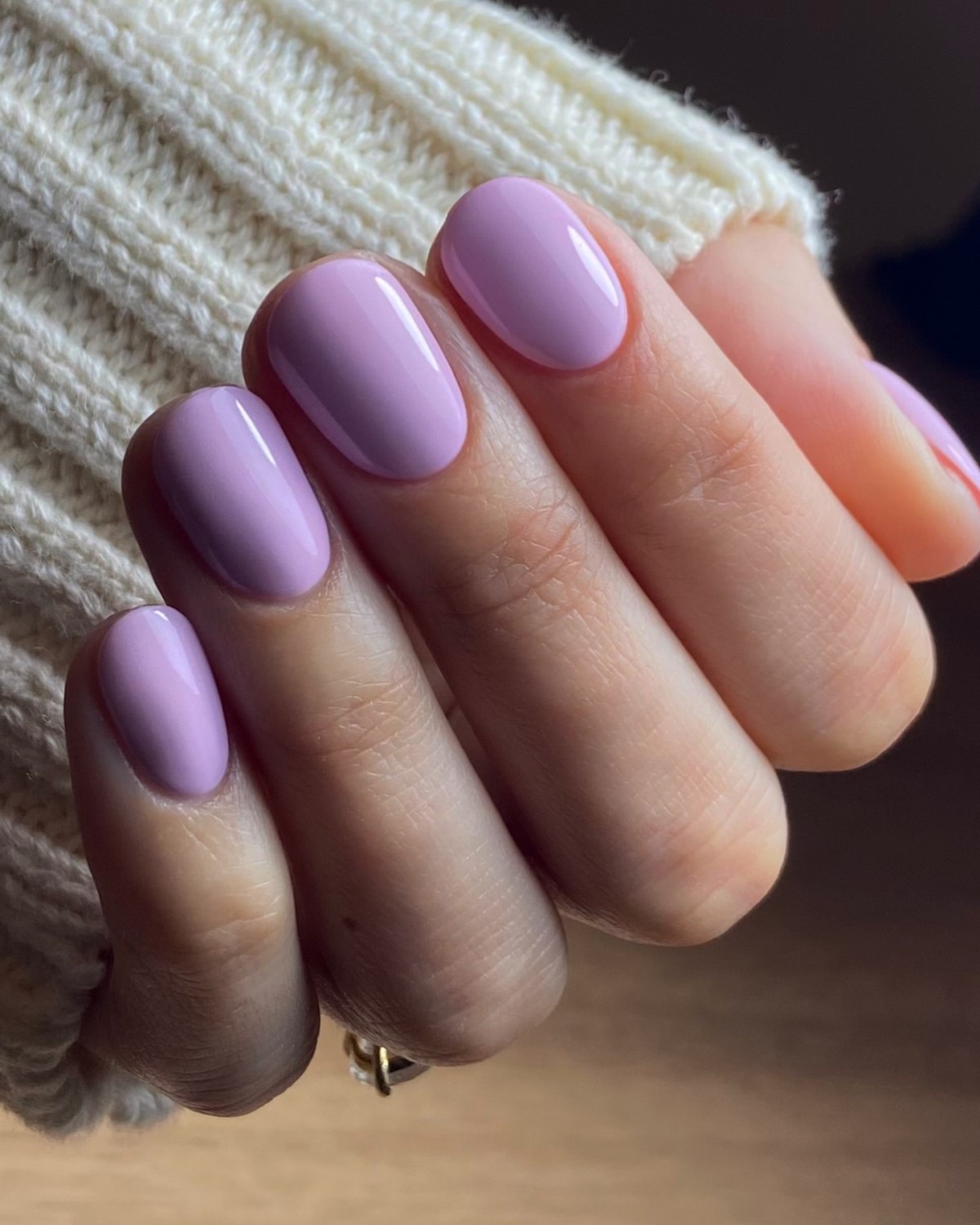 Короткие ногти снова в моде — и выглядят аккуратнее длинных