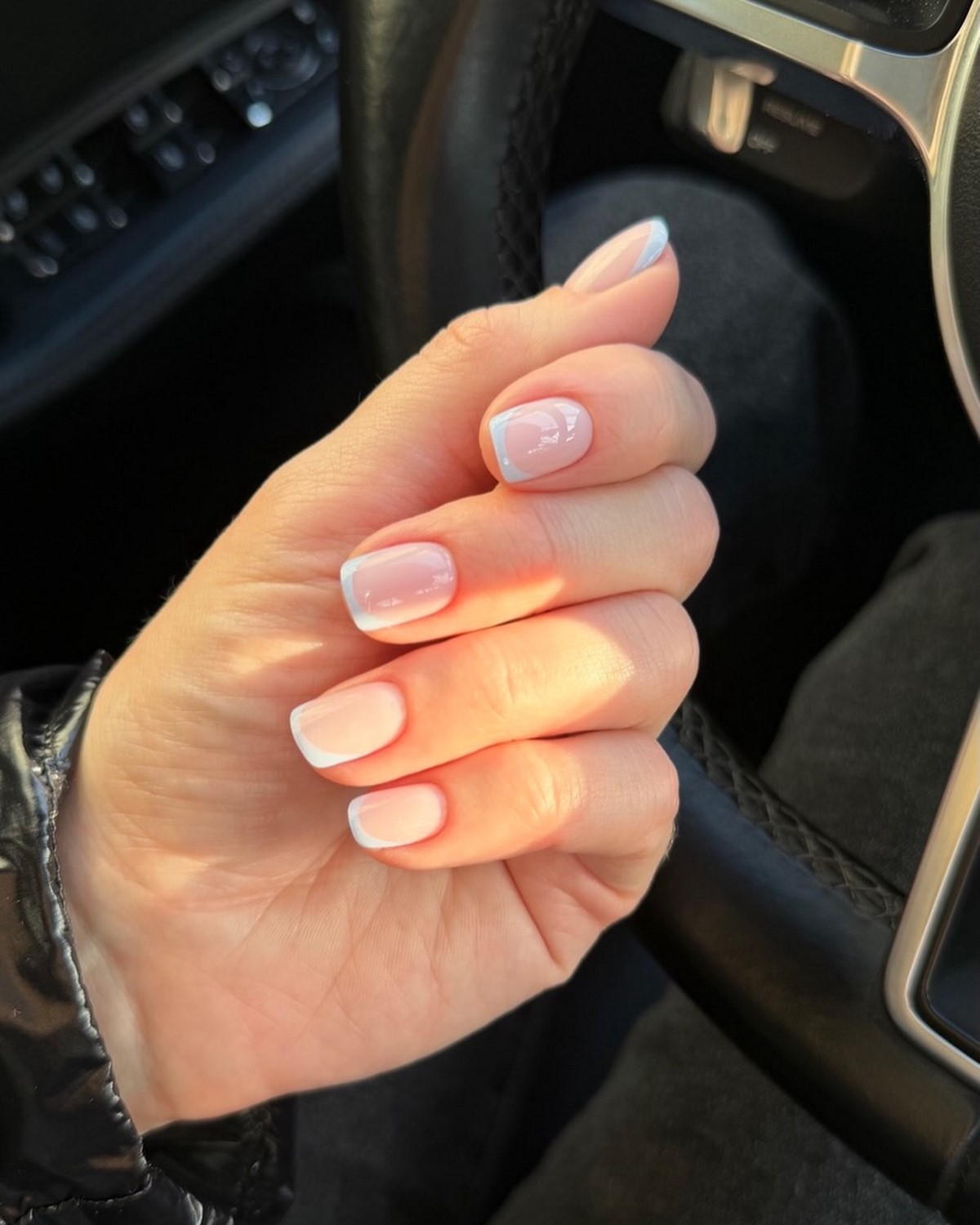 Короткие ногти снова в моде — и выглядят аккуратнее длинных