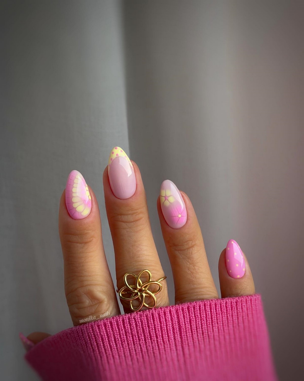 Желтый маникюр снова в тренде — но именно этот оттенок выглядит дорого